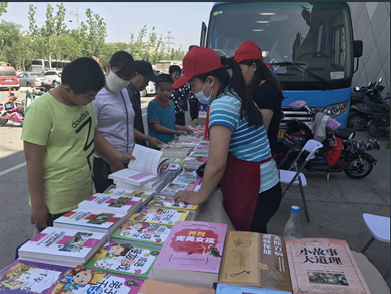 “文化惠民大篷車”讓市民“讀好書”越來(lái)越方便、實(shí)惠
