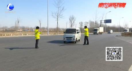 我市交警嚴(yán)查逾期未檢、未報(bào)廢面包車