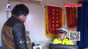 無(wú)牌又無(wú)證 外賣小哥駕駛摩托車送餐被查