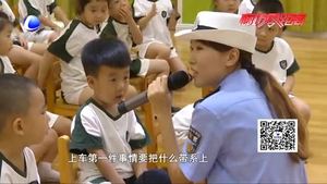 交警走進(jìn)幼兒園 上好交通安全課