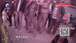 酒駕肇事下車(chē)倒地就睡 就睡 酒醒后司機(jī)“拒不認(rèn)賬”