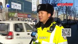 煙頭掉落車(chē)廂起火 交警緊急處置