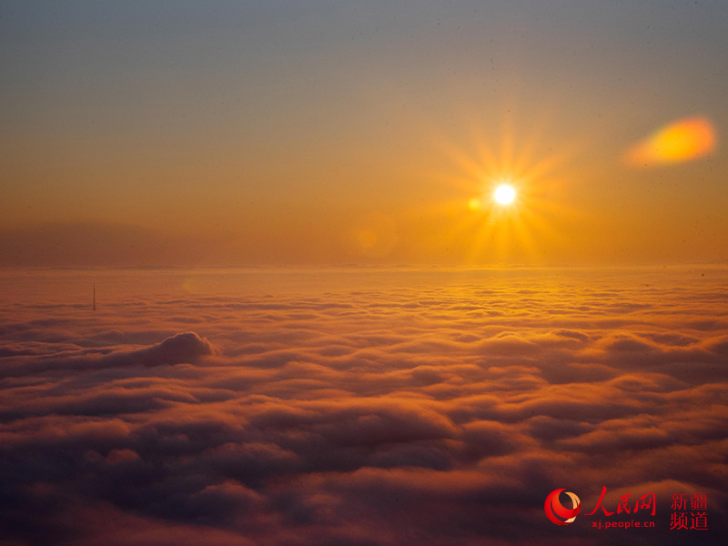 3月7日，新疆阿勒泰市出現(xiàn)云海奇觀。