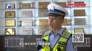 醉駕司機(jī)路上睡   一覺醒來(lái)一臉懵：我怎么在這兒了？