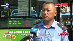 【國慶·我在崗位上】：公交司機為市民出行保駕護航 方向盤上過假期