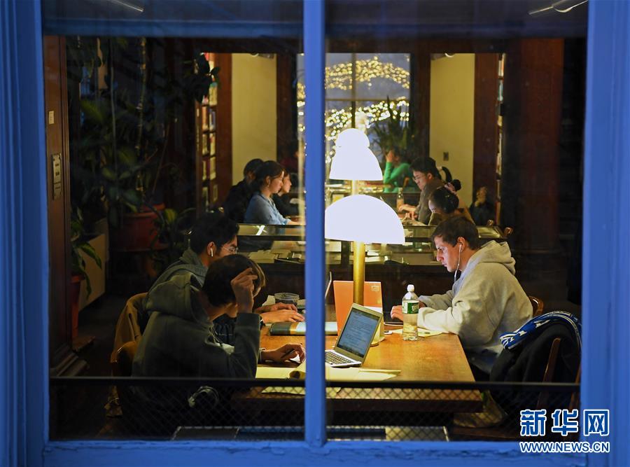 （國際·圖文互動）（1）美國簽證政策遭詬病　業(yè)內(nèi)人士建議赴美學子做“兩手準備”