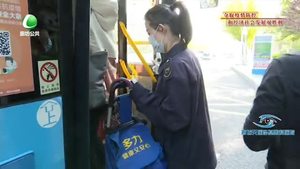 五一致敬勞動者：記者體驗公交文明引導(dǎo)員 護航市民文明出行