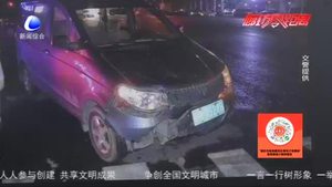 零距離·交通：兩少年逆行路上玩手機(jī) 危險(xiǎn)來(lái)臨毫無(wú)察覺(jué)