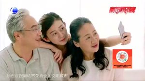 我陪爸媽玩手機(jī)：智能掃碼時(shí)代 老年人還習(xí)慣嗎？