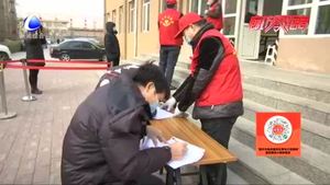 志愿者服務社區(qū)核酸檢測 暖心抗疫展風采