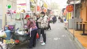 2個(gè)雞蛋3塊錢 王大爺賣煎餅21年不漲價(jià)